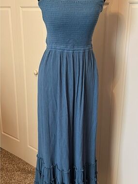 Women’s Backless Smocked Maxi Dress in Dusty Blue Sz 12-14